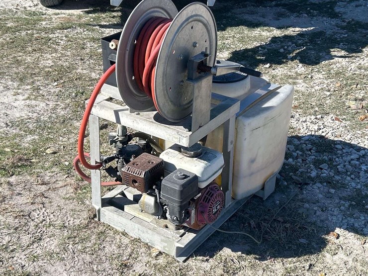 portable-pressure-washing-system-image-1