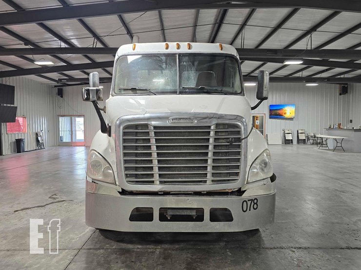 2016-freightliner-cascadia-113-image-7