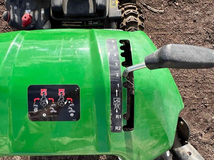 john-deere-1330se-snowblower-image-11