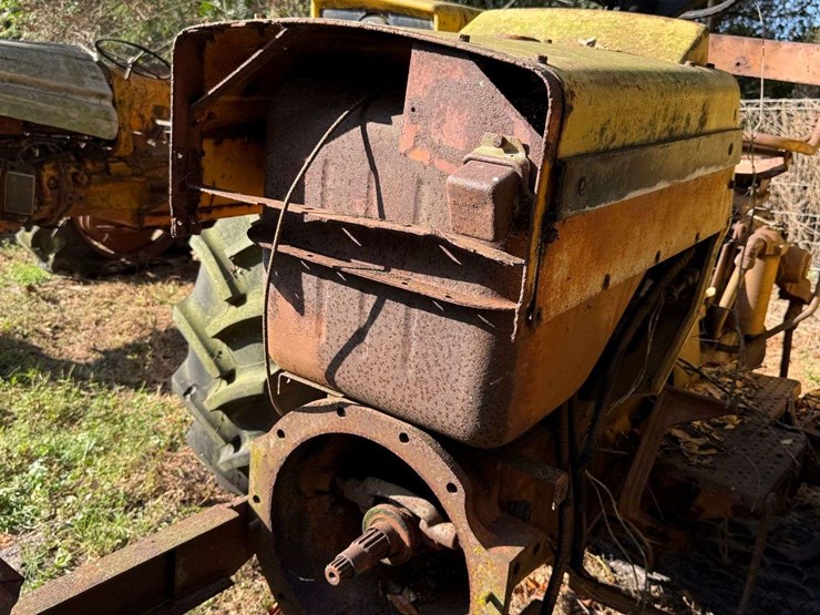 minneapolis-moline-parts-tractor-image-8