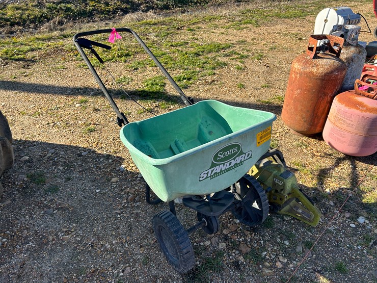 #37664-•-lot-of-fertilizer-spreader,-&-(2)-chainsaws-image-5
