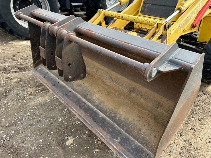 new-holland-lb75b-image-49