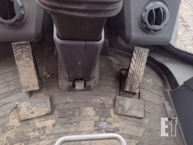 2019-deere-324l-image-8