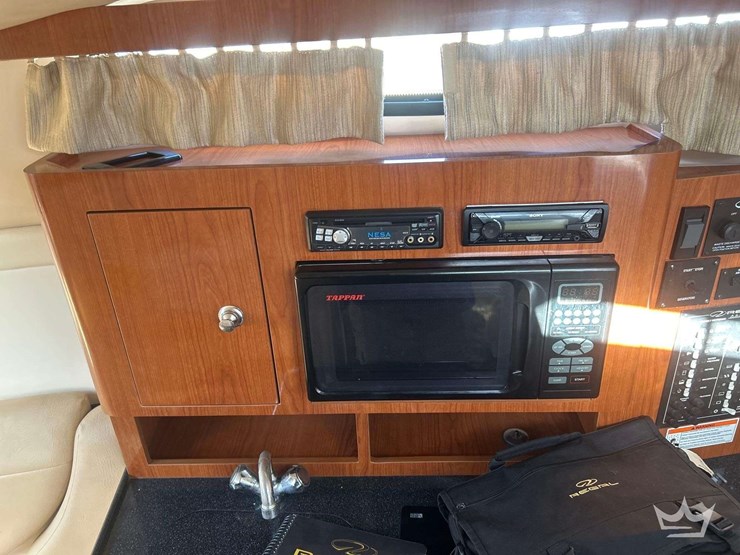 2008-regal-2565-express-cruiser-boat-with-30ft-t/a-continental-boat-trailer-image-43