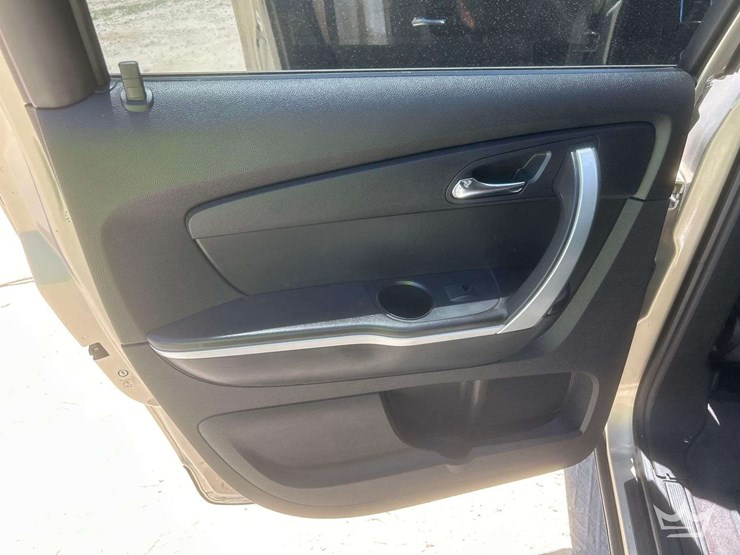 2010-gmc-acadia-image-18