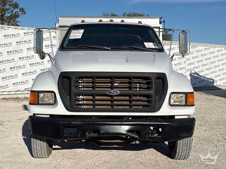 2002-ford-f650-image-40