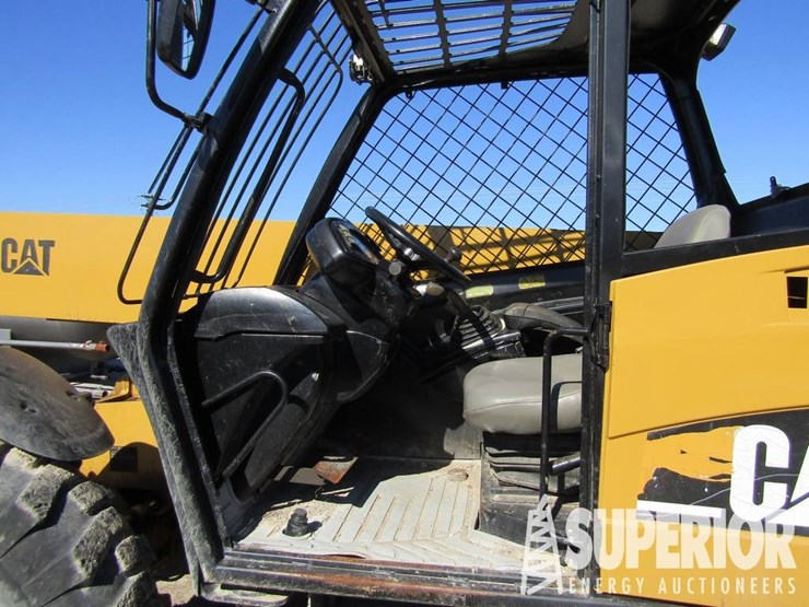 caterpillar-th560b-image-2