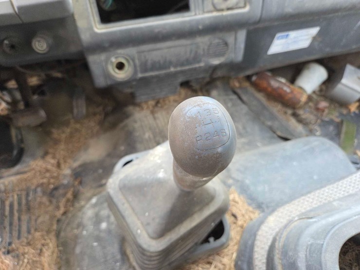 1995-isuzu-straight-truck-image-3