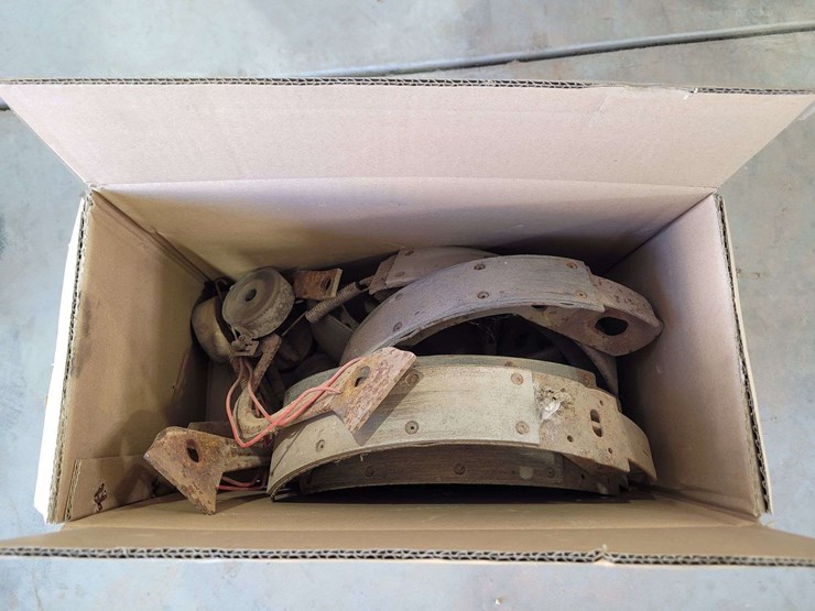 (4)-trailer-house-hubs,-wheels/tires-w/brake-hardware-image-4