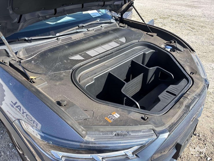 2021-ford-mustang-mach-e-image-8