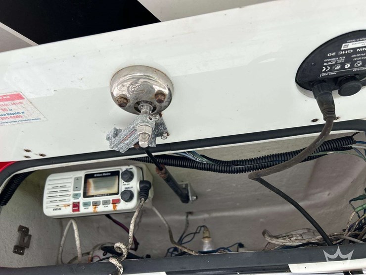 2014-glasstream-360-scx-twin-400r-mercury's-with-triple-axle-aluminum-trailer-image-17