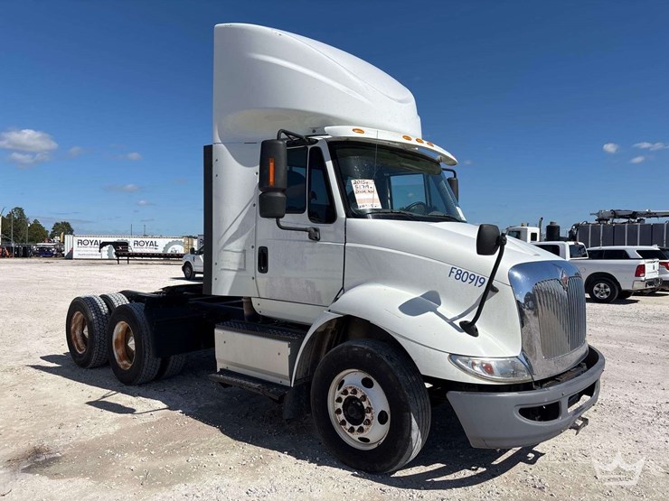 2015-international-transtar-8600-image-2