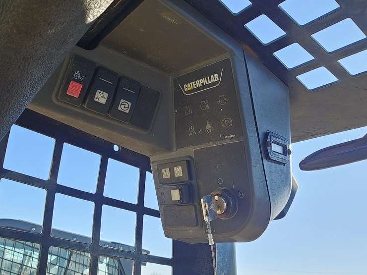 2012-caterpillar-259b3-image-11