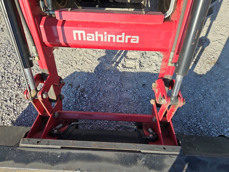 2014-mahindra-mforce-100s-image-5