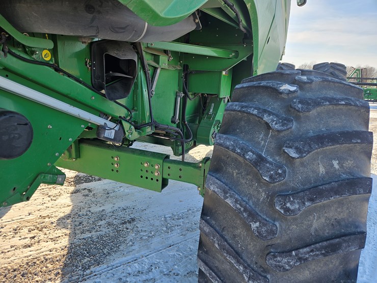 2012-john-deere-s670-image-23