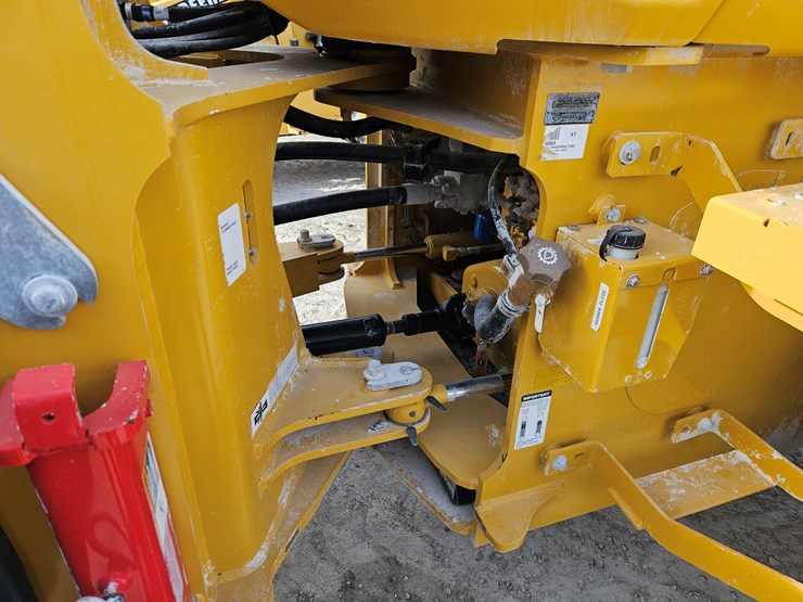 2022-deere-624p-image-25