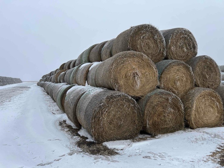 2025-john-deere-561m-image-4