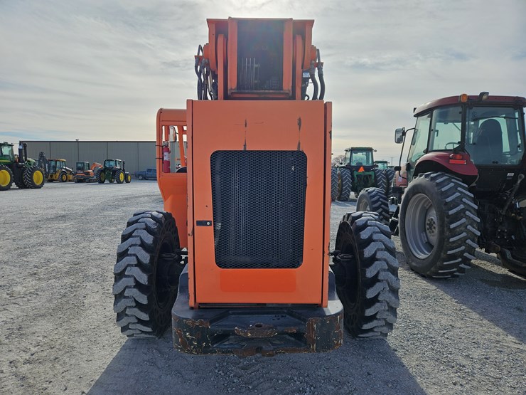 2017-jlg-8042-image-13