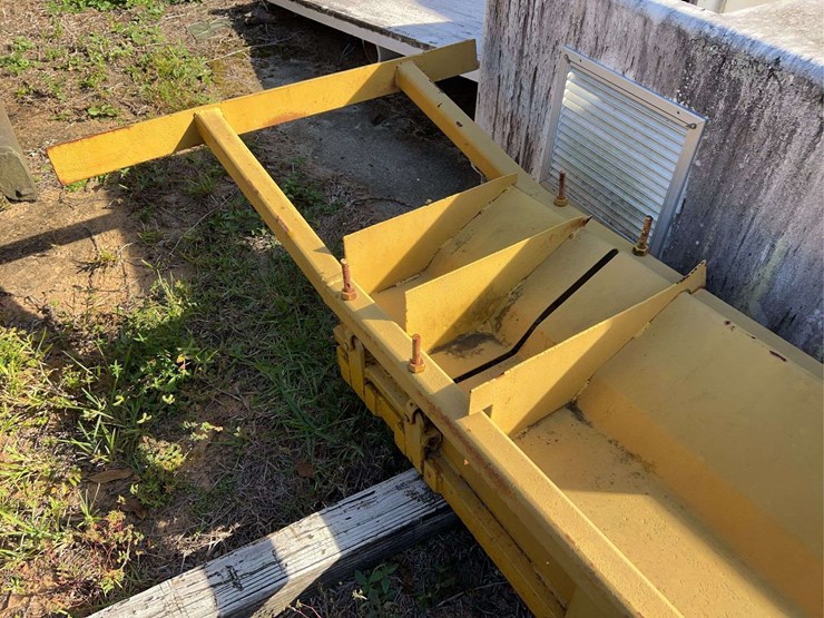 (3)-belt-elevator-funnel-bins-image-6