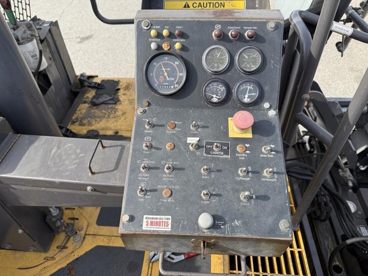 2016-volvo-blaw-knox-pf-4410b-asphalt-paver-image-14