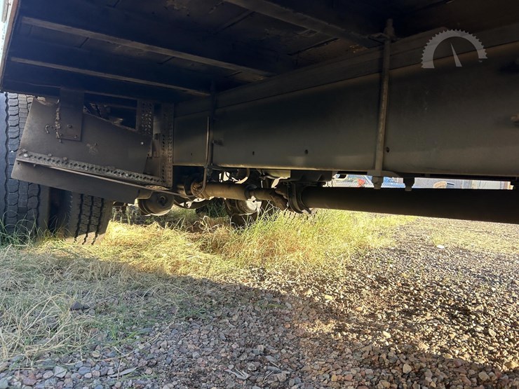 2007-freightliner-business-class-m2-106-image-11