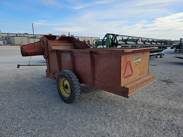 #205212-•-schuler-4x10-feed-wagon-image-7