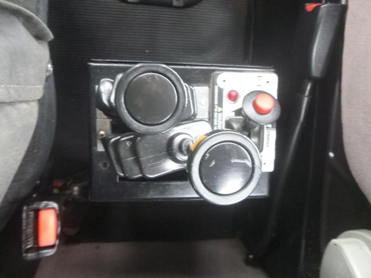 2011-peterbilt-337-image-6