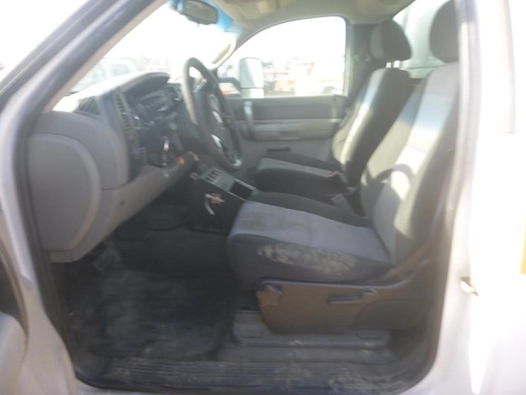 2008-gmc-3500-image-10