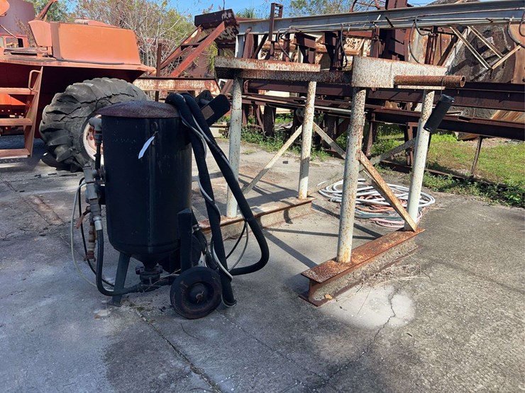 mobile-sand-blaster-and-rack-image-1