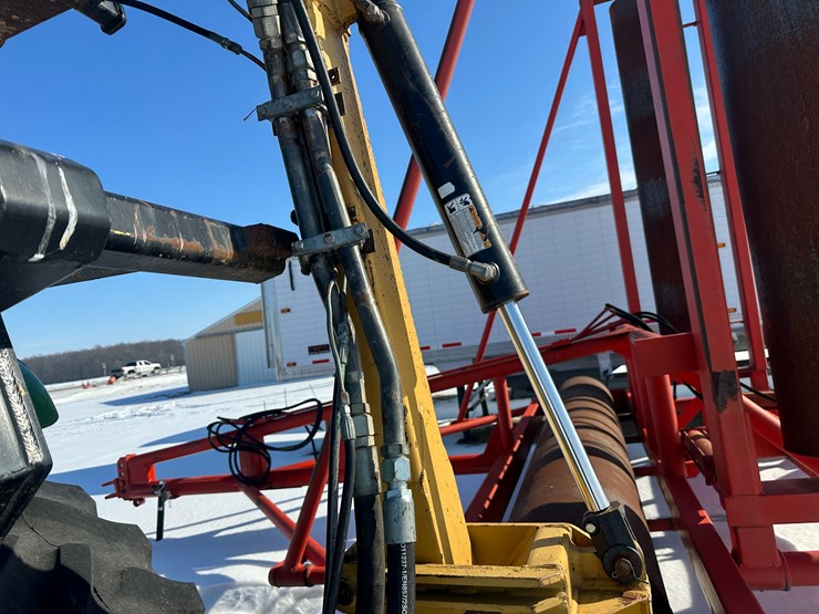 2014-john-deere-6105m-image-45