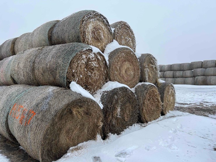 2025-john-deere-561m-image-6