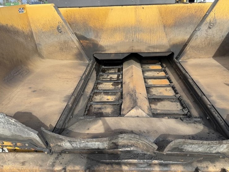 2016-volvo-blaw-knox-pf-4410b-asphalt-paver-image-27