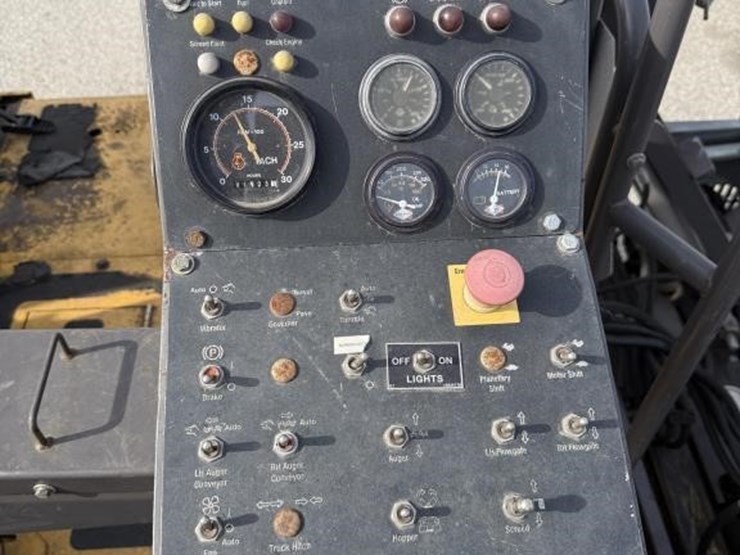 2016-volvo-blaw-knox-pf-4410b-asphalt-paver-image-12