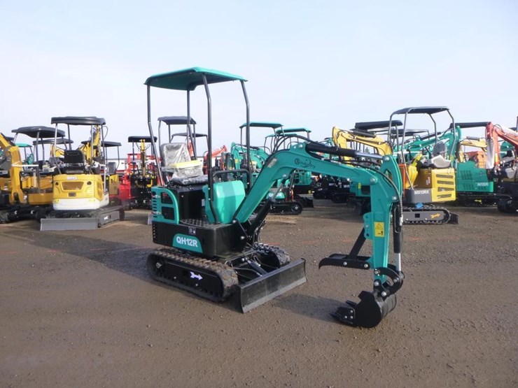 agt-qh12r-hydraulic-excavator-image-2