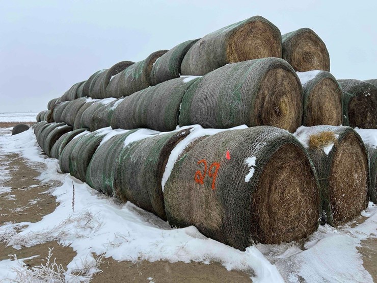 2024-john-deere-561m-image-5