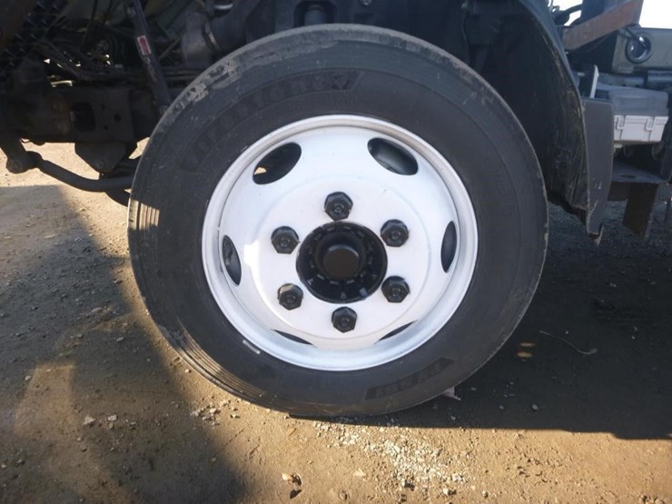 2018-isuzu-nqr-image-22