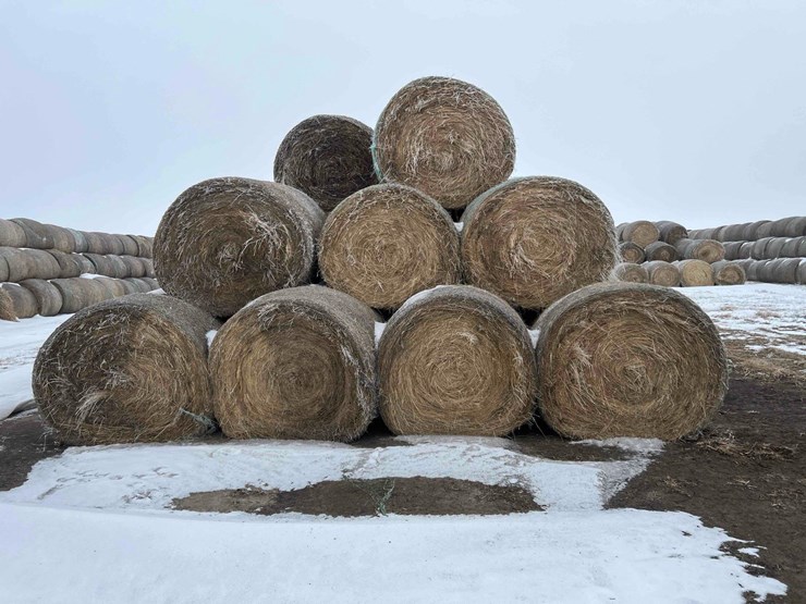 2025-john-deere-561m-image-6