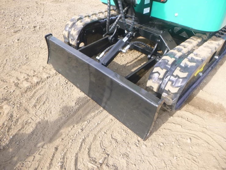 2025-agt-h15r-hydraulic-excavator-image-15