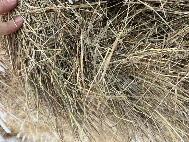 2025-john-deere-561m-image-11