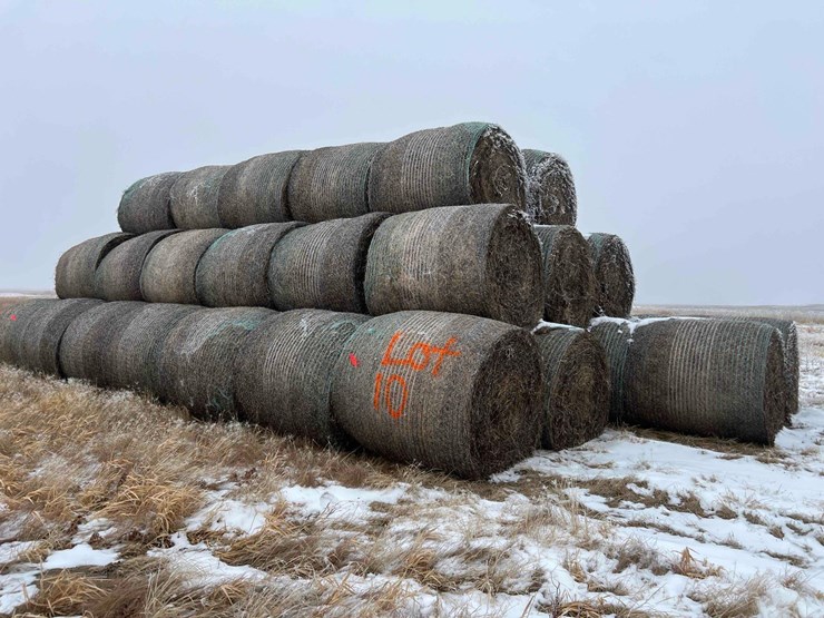 2025-john-deere-561m-image-4