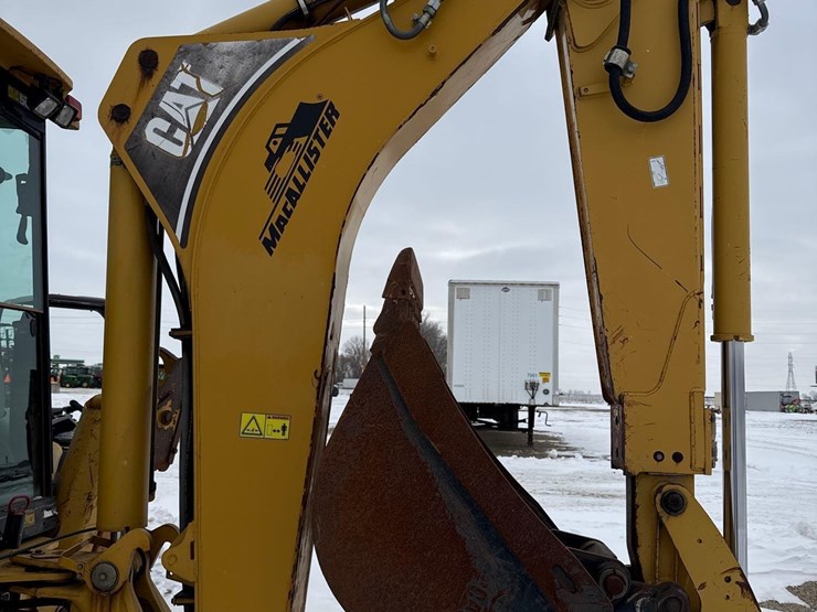 caterpillar-430d-image-11