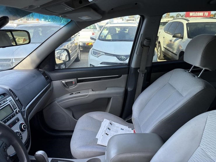 2009-hyundai-santa-fe-gls-image-15