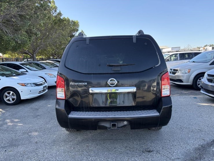2012-nissan-pathfinder-image-6