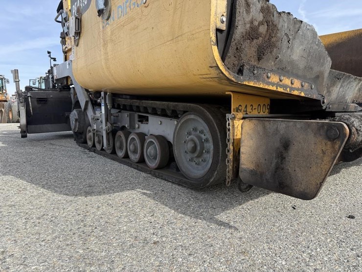 2016-volvo-blaw-knox-pf-4410b-asphalt-paver-image-29