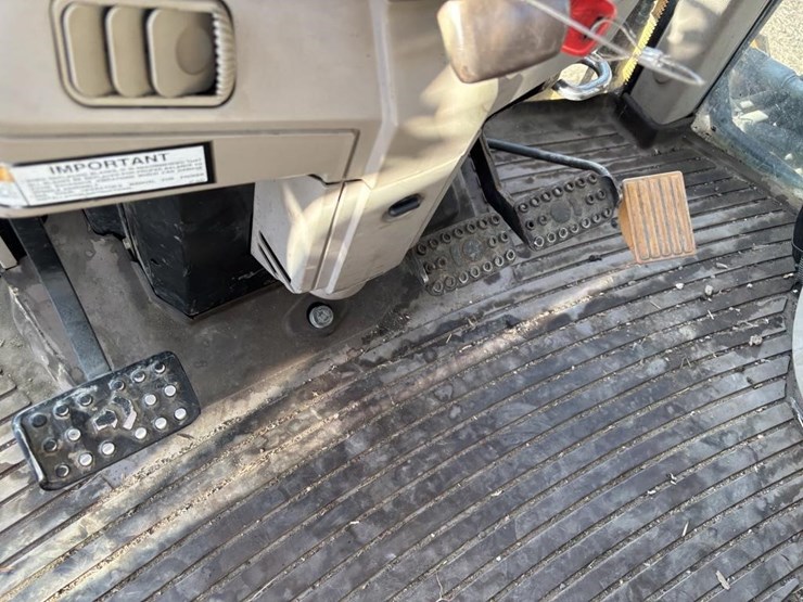 2005-john-deere-7220-image-36