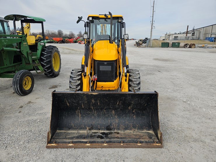 2018-jcb-3cx-compact-image-2