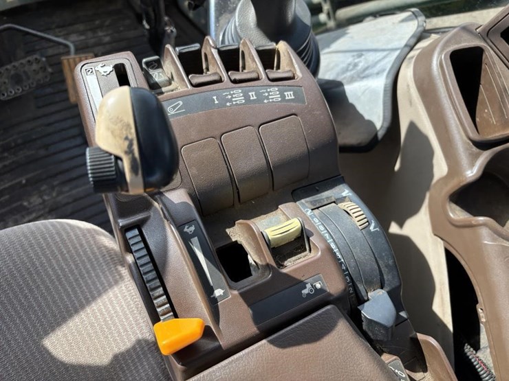 2005-john-deere-7220-image-30