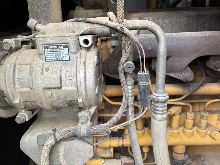 2005-deere-624j-image-59