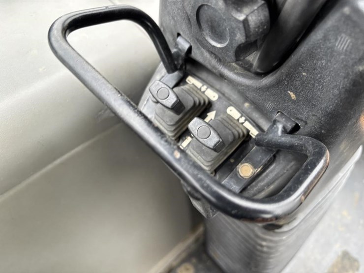 2018-case-580sn-image-47