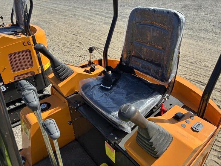 2025-vicsec-vc15-hydraulic-excavator-image-16